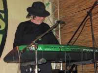 Gerhard Funk - Keyboard und Freude an der Musik auch noch  im hohen Alter